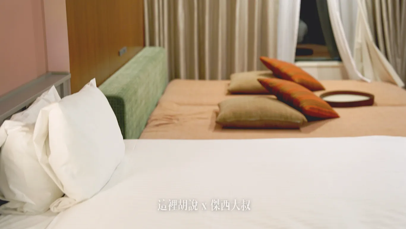 Two types of pillows with different firmness levels are provided Two types of pillows with different firmness levels are provided