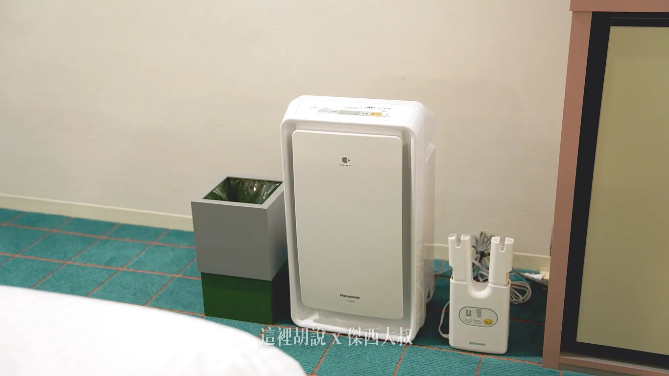 Also included is a shoe dryer (which came in handy the next day) and an air purifier Also included is a shoe dryer (which came in handy the next day) and an air purifier