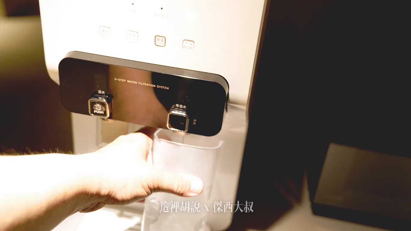 Bottled water is not provided in the room. If you need drinking water, you can fill up at the water dispenser in the hallway.There is a water dispenser on each floor, and ice machines are located on the 15th and 10th floors Bottled water is not provided in the room. If you need drinking water, you can fill up at the water dispenser in the hallway. There is a water dispenser on each floor, and ice machines are located on the 15th and 10th floors