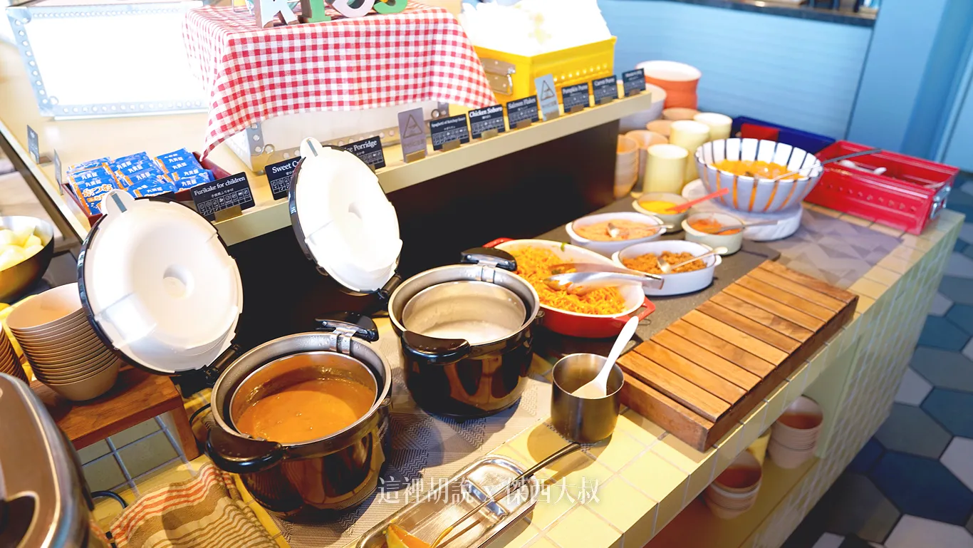 This area is a hit with kids, featuring kid-friendly pasta.