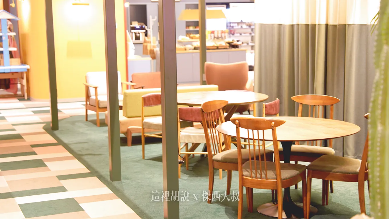 方便用餐的餐桌型座位 方便用餐的餐桌型座位
