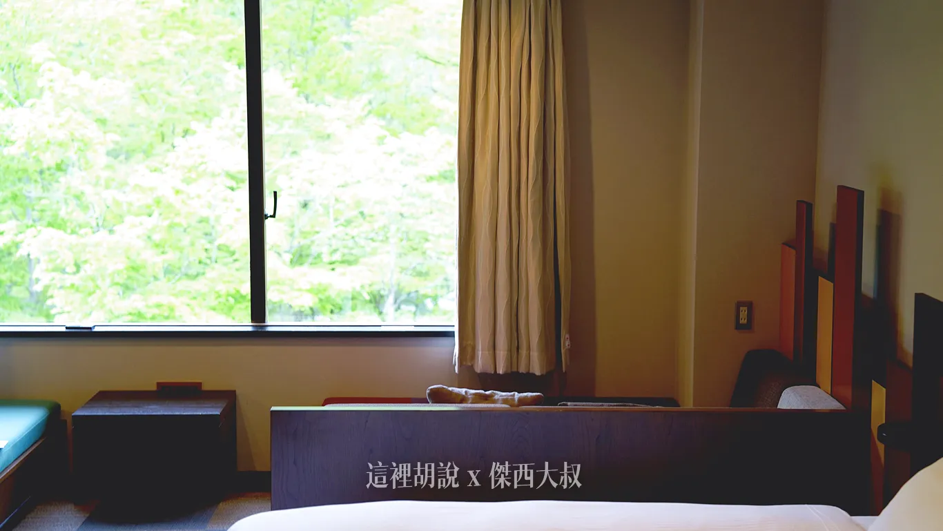 刻意特別留下的大片窗戶,可以映射出春夏秋冬不同的景色 刻意特別留下的大片窗戶,可以映射出春夏秋冬不同的景色