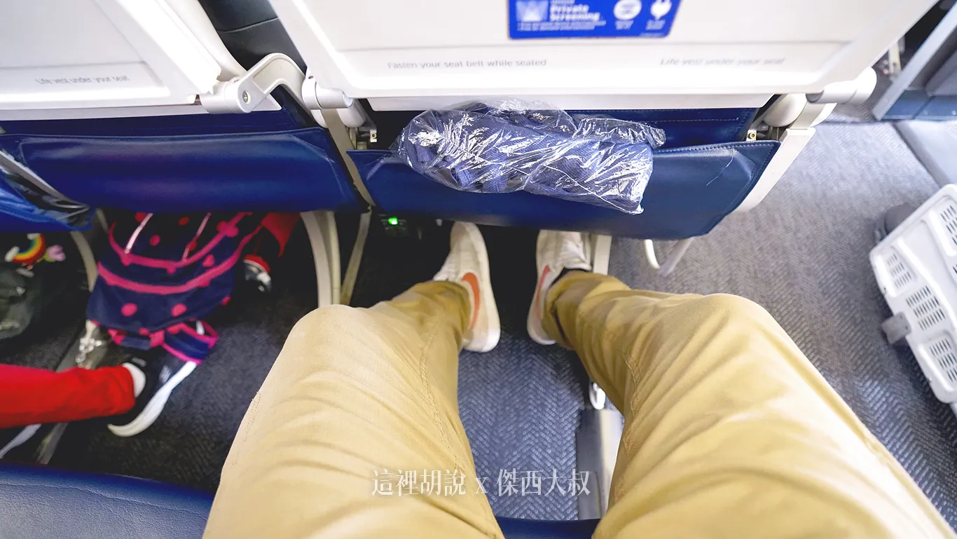 座位前方有提供電源插頭 座位前方有提供電源插頭