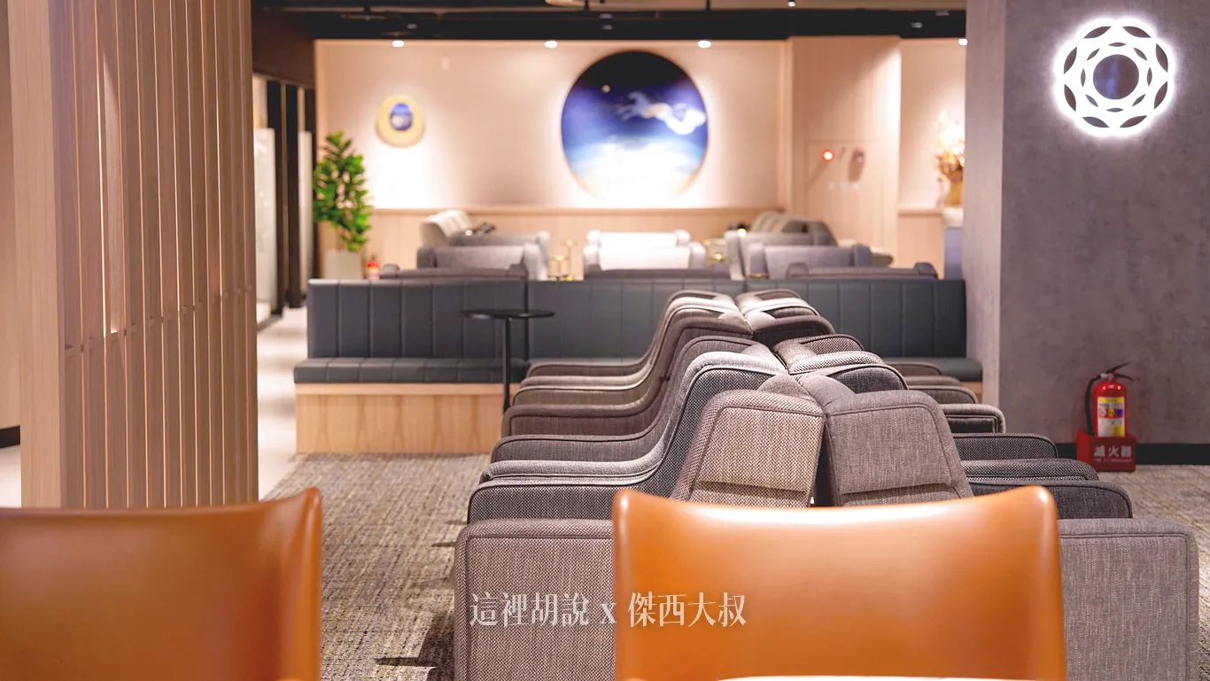 中間的座位因為緊鄰入口處，所以比較少人使用