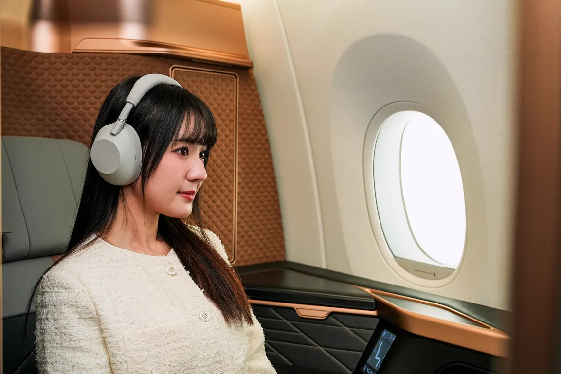 安大略首航前三班頭等艙旅客獻上最新上市的Sony WH-1000XM6無線降噪耳罩式耳機，搶先體驗業界最強降噪旗艦機種