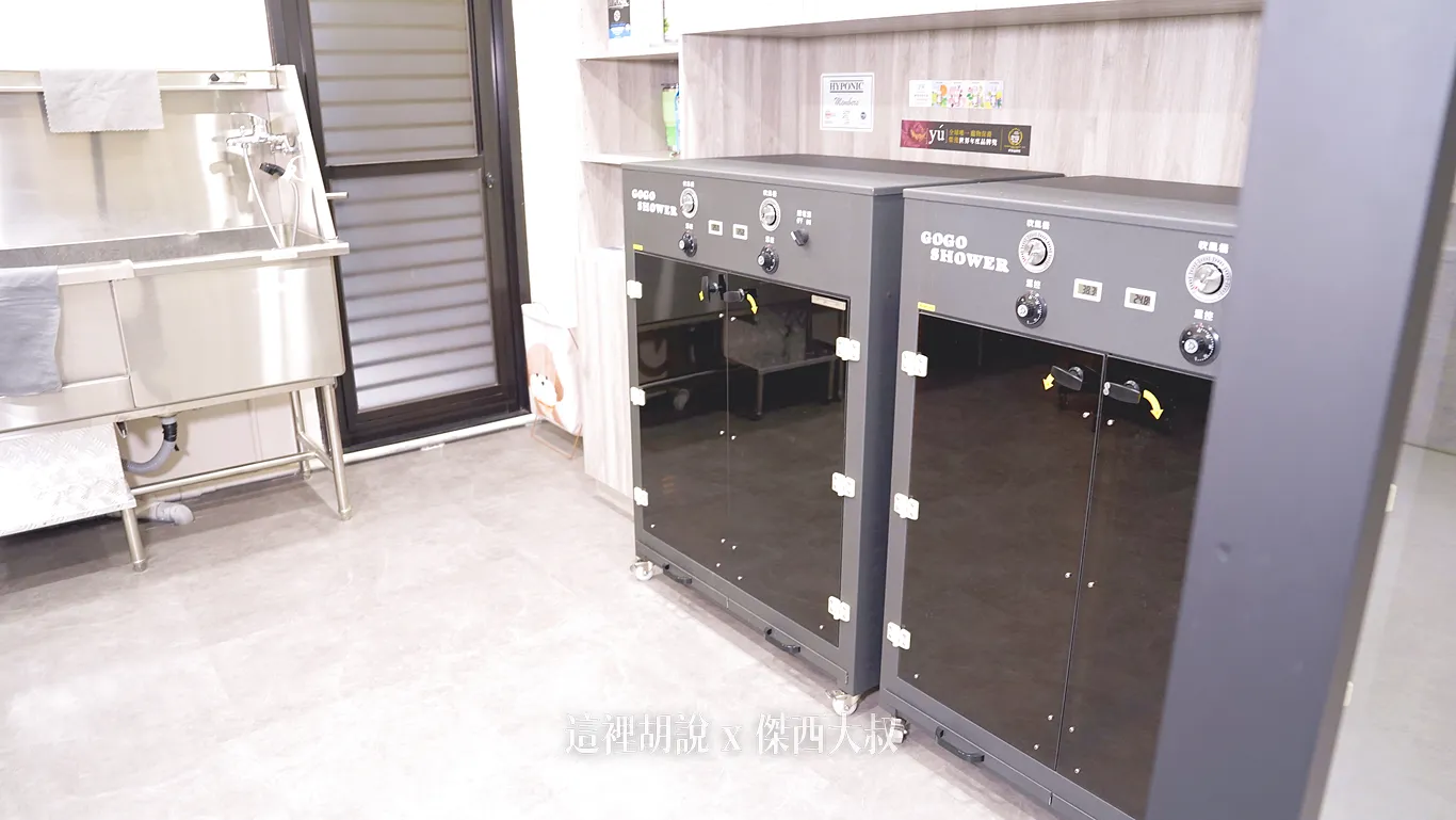【桃園機場寵物旅館】出國回國，毛孩機場等你！ 旅程更輕鬆 24小時保姆 桃園機場新服務：美容室