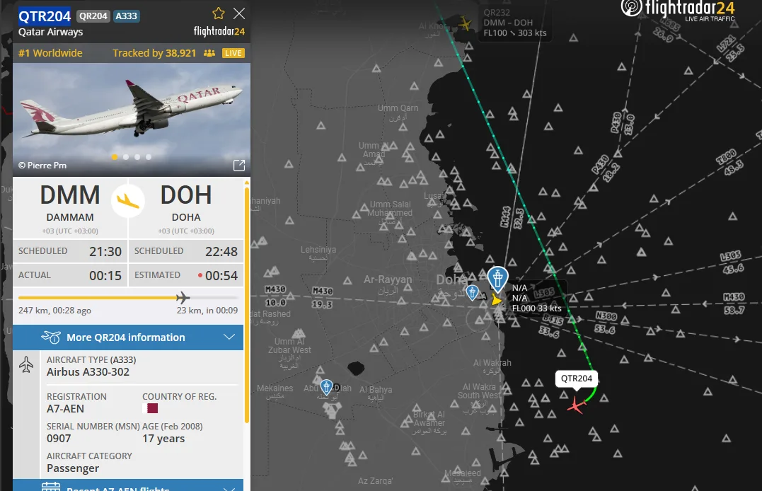空域開放後的第一台飛機 QR204 降落在卡達杜哈機場 空域開放後的第一台飛機 QR204 降落在卡達杜哈機場