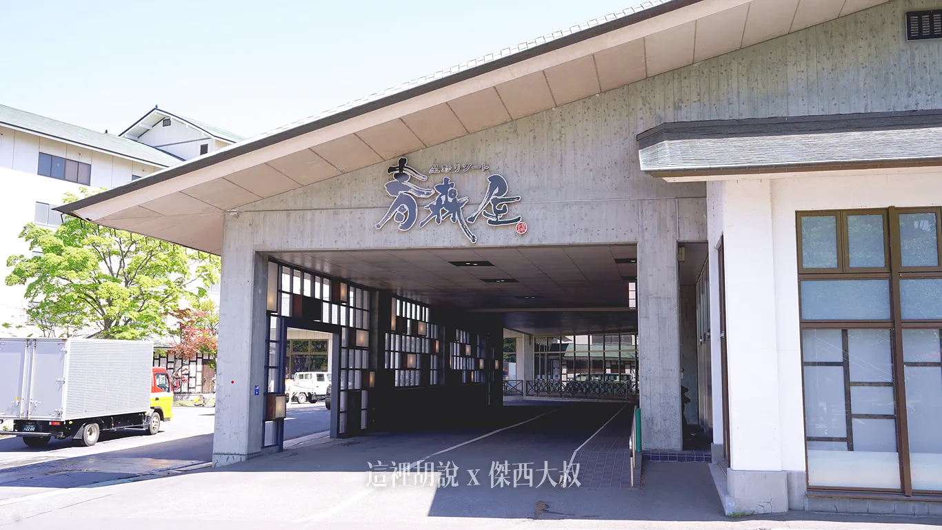 迴車道這置在屋簷下，方便住客在任何天氣狀況下上下車