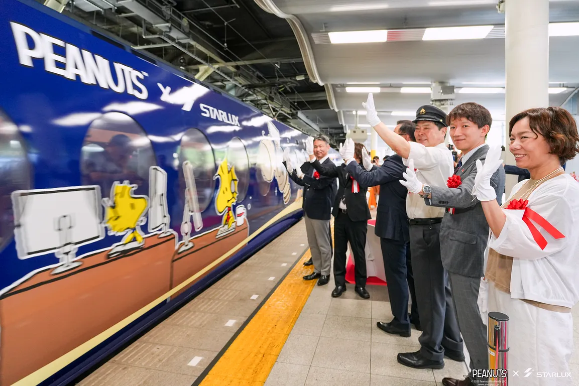 南海電鐵 Rapi:t 特急列車「PEANUTS x STARLUX」星宇航空史努比彩繪塗裝 將於 6 月 29 日開始運行！跟著史努比與夥伴們啟程奔向宇宙：「PEANUTS x STARLUX」星際漫遊主題列車