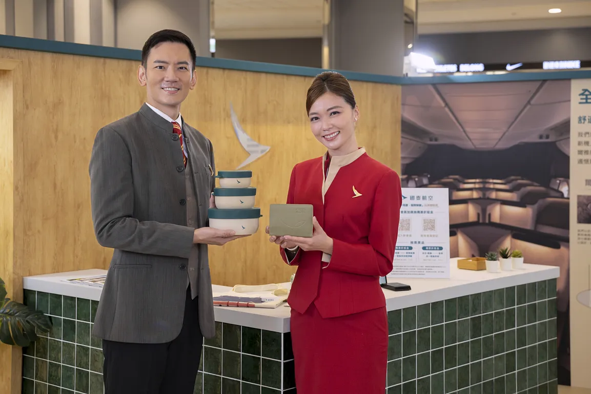 國泰航空於7月1日至14日於Mitsui Shopping Park LaLaport南港打造沉浸式飛行體驗，完成所有關卡即可獲得國泰航空品牌旅行好禮。（照片/國泰航空）