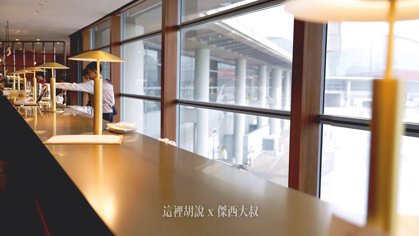 發現蠻多外國朋友非常喜歡這樣的空間，一來貴賓室就往這邊跑