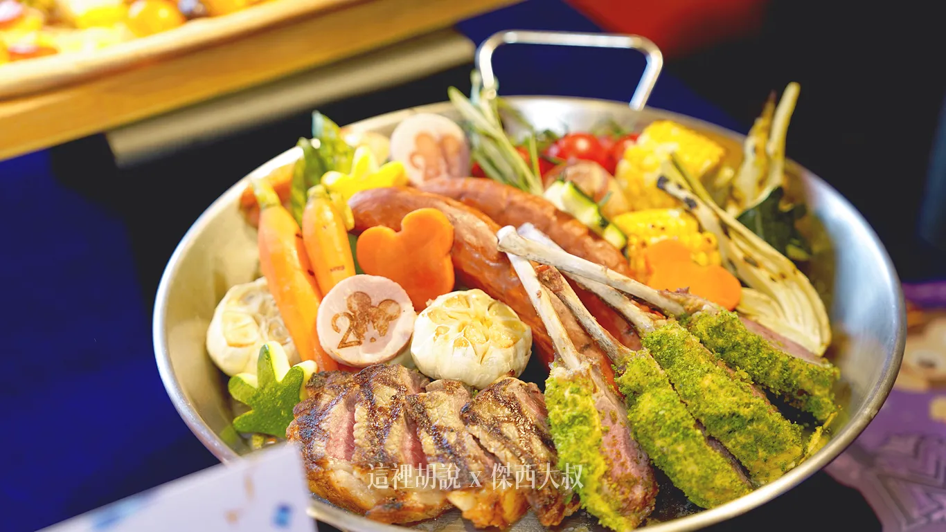 芊彩餐廳：精選燒烤拼盤烤澳洲特級牛脊肉、烤紐西蘭羊扒、烤大蝦、烤貝柱、烤香腸、馬鈴薯、時令蔬菜