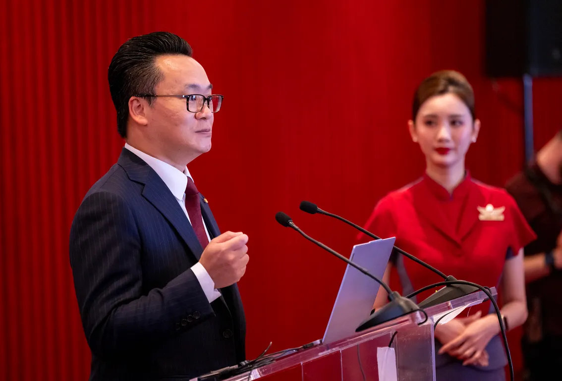 華航總經理陳漢銘出席與紐約甘迺迪國際機場新第一航廈宣布合作儀式致詞時表示，將持續深耕紐約航線，開啟北美市場重要里程碑。