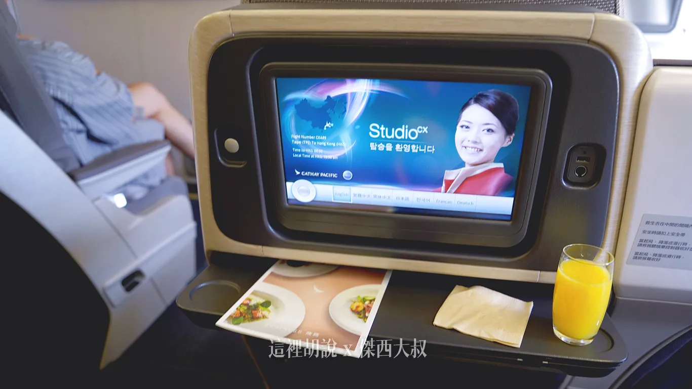 配色部分則不是國泰自己的綠色（航機來自港龍航空）