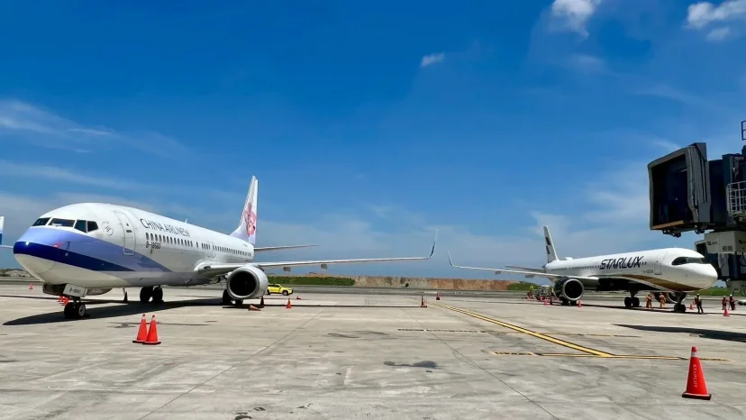 桃園機場北登機廊廳 全國首座MARS系統 一個登機門可容納兩台窄體機 - 這裡胡說 JL TALKS 桃園機場北登機廊廳 全國首座MARS系統 一個登機門可容納兩台窄體機 - 這裡胡說 JL TALKS