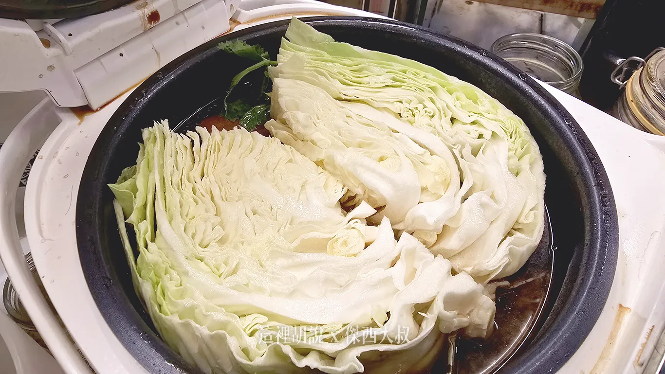 第二輪的時候,還加了半顆高麗菜 第二輪的時候,還加了半顆高麗菜