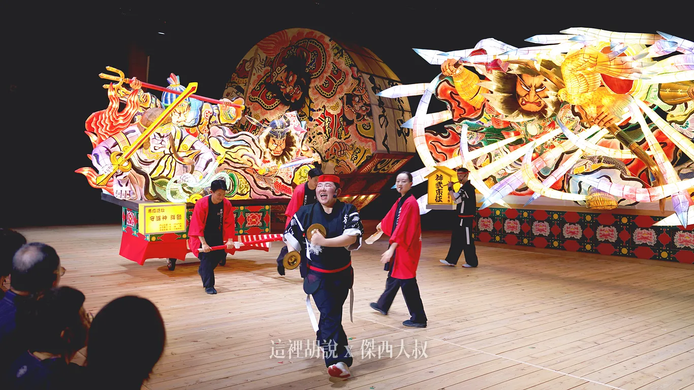 跨越流派的小型移動式睡魔燈籠「惡疫退散 守護神降臨」，由內山龍星，立田龍寶及北村春一，合作創造出的睡魔燈籠，是屬於青森屋的原創作品。