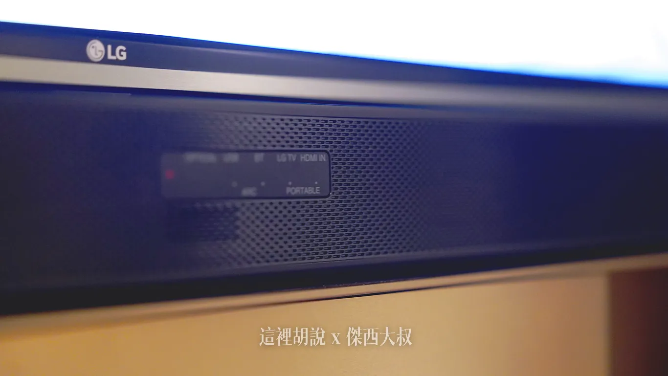 電視以外還有一個SOUNDBAR