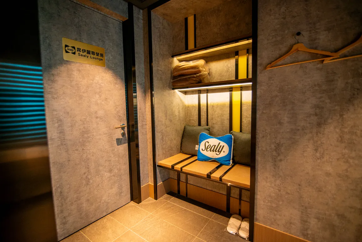 SEALY 席伊麗床墊  攜手桃園機場環亞機場貴賓室打造全球首發「SEALY LOUNGE 席伊麗尊榮房」 - 這裡胡說 JL TALKS