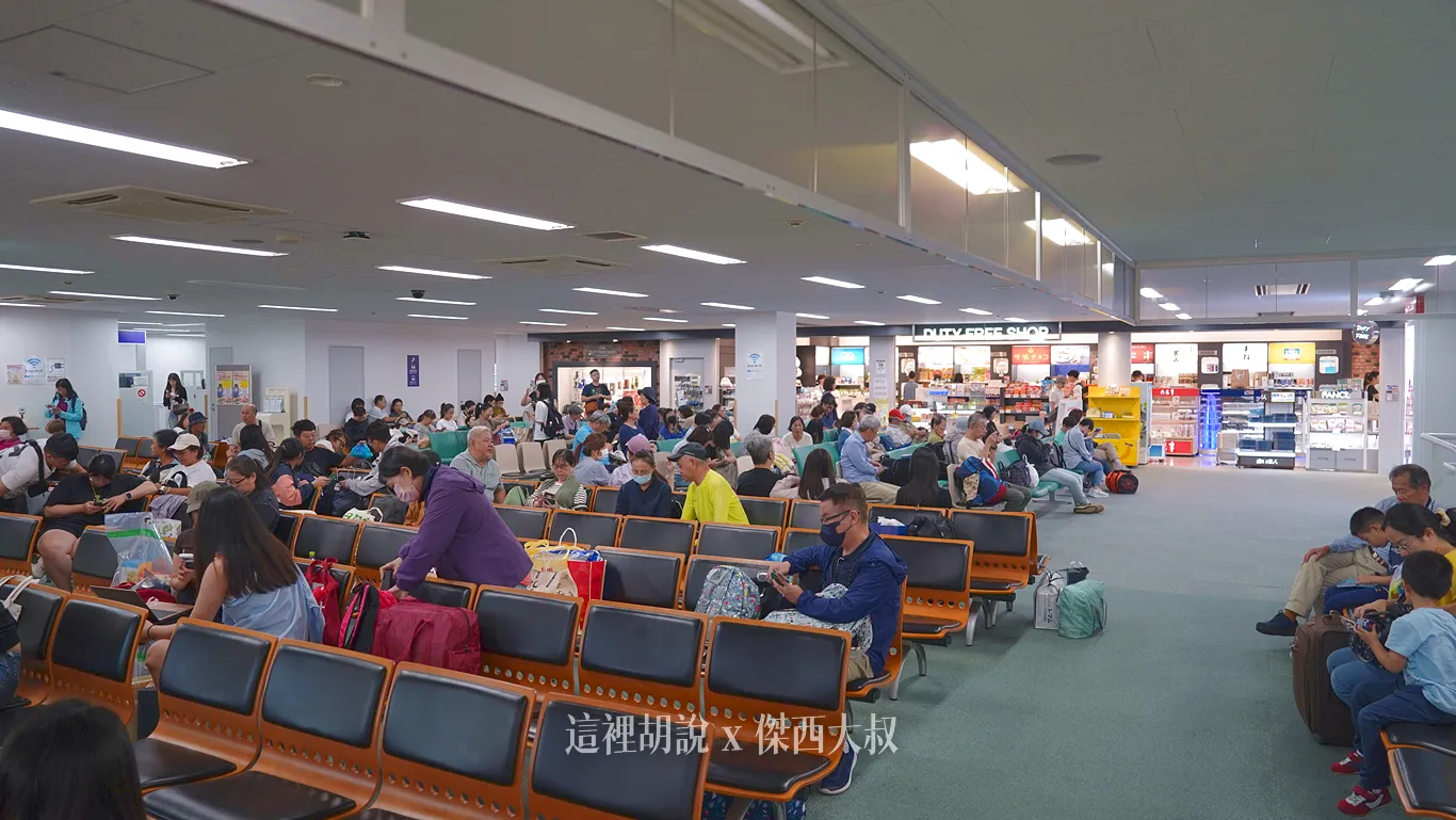 國際線的免稅店規模（就是照片你看到這樣）