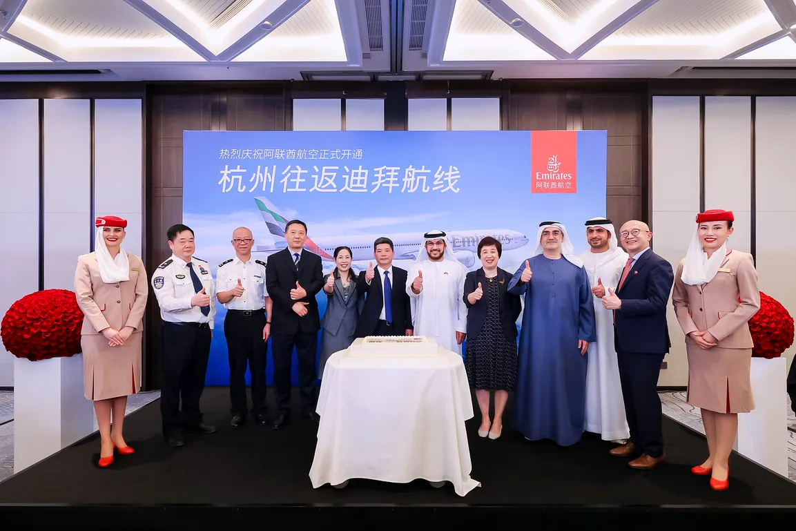 國際事務高級副總裁 Majid Al Mualla (馬吉德·阿勒·穆拉)、中國區副總裁 Adam Li (亞當·李)、EKAS 外站與業務支援高級副總裁 Sami Aqil Abdullah (薩米·阿奇爾·阿卜杜拉) 和遠東地區商業營運高級經理 Abdulla Al Olama (阿卜杜拉·阿爾·奧拉馬)