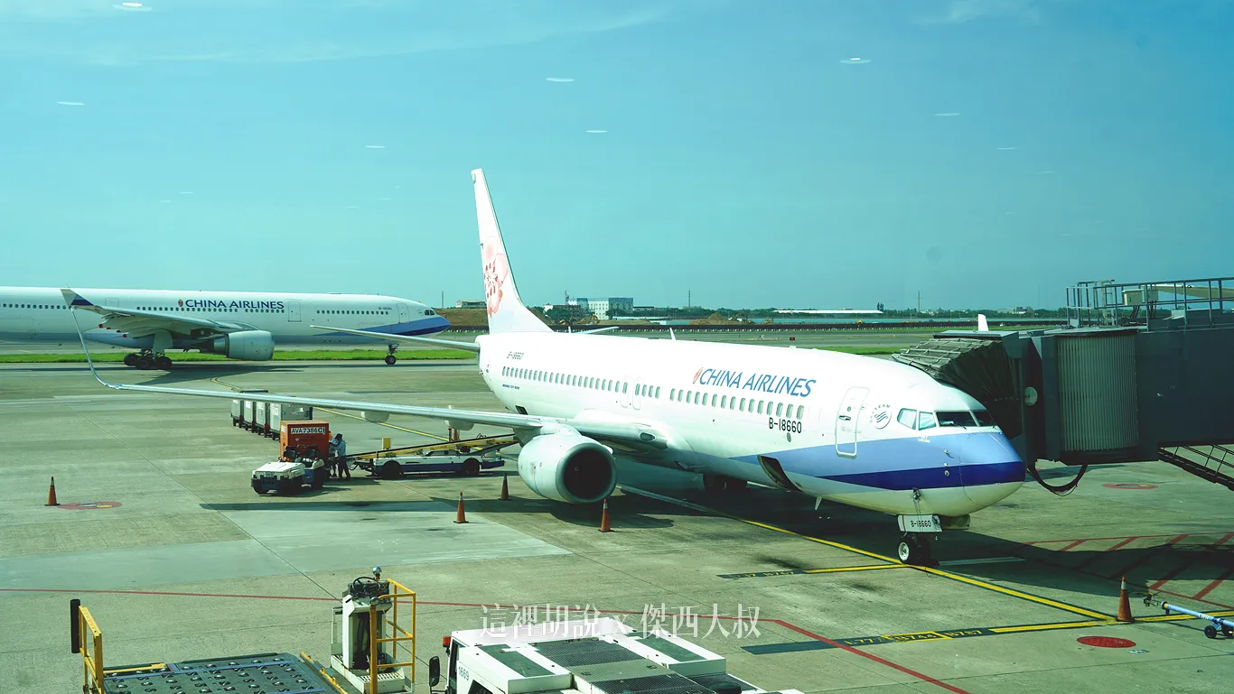 華航 737-800