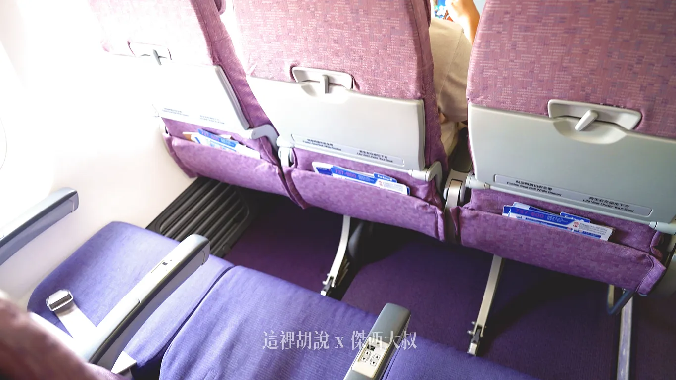 機電控制盒位於中間的位置，佔用的空間並沒有太大