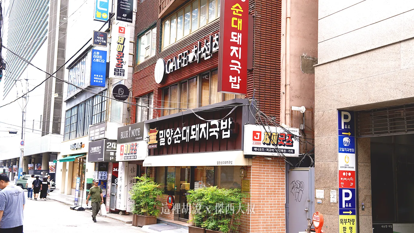 店面距離豬肉湯飯一條街不遠 店面距離豬肉湯飯一條街不遠