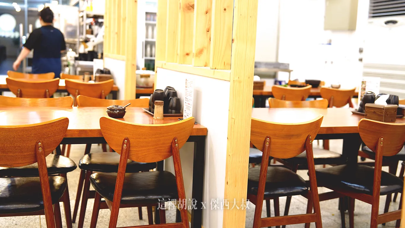 比較新成立的店家，所以店內的裝潢都比較新