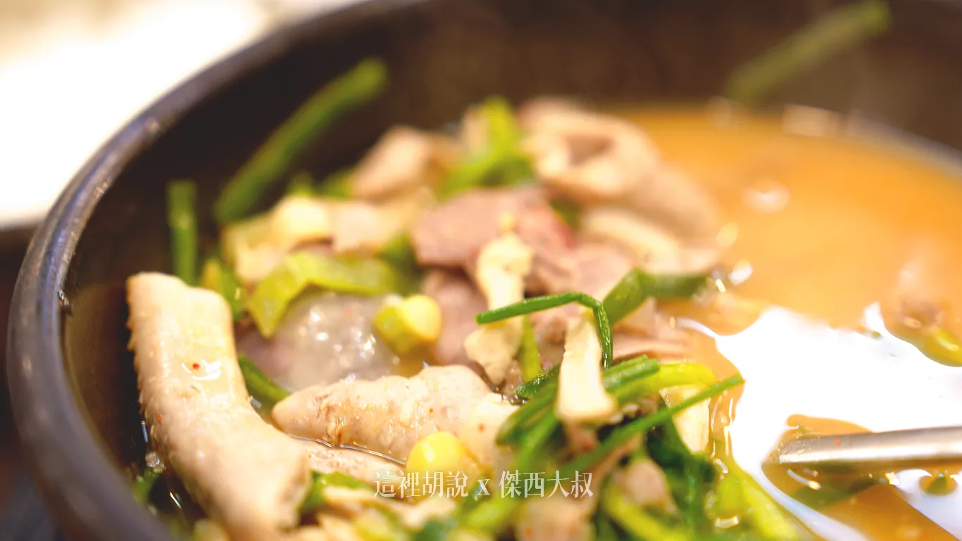 傑西點的是綜合，裡面就有豬肉、內臟、血腸就是這樣的組合吃的出來他的功力