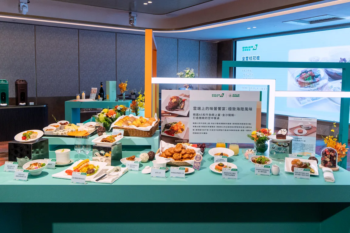 長榮航空攜手 Maison Kitsuné,為紐約航線演繹天際時尚;聯袂長榮空廚,獻上世界級味蕾盛宴。 新聞稿版本 - 這裡胡說 JL TALKS 長榮航空攜手 Maison Kitsuné,為紐約航線演繹天際時尚;聯袂長榮空廚,獻上世界級味蕾盛宴。 新聞稿版本 - 這裡胡說 JL TALKS