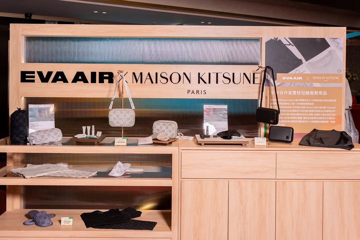 長榮航空攜手 Maison Kitsuné,為紐約航線演繹天際時尚;聯袂長榮空廚,獻上世界級味蕾盛宴。 新聞稿版本 - 這裡胡說 JL TALKS 長榮航空攜手 Maison Kitsuné,為紐約航線演繹天際時尚;聯袂長榮空廚,獻上世界級味蕾盛宴。 新聞稿版本 - 這裡胡說 JL TALKS