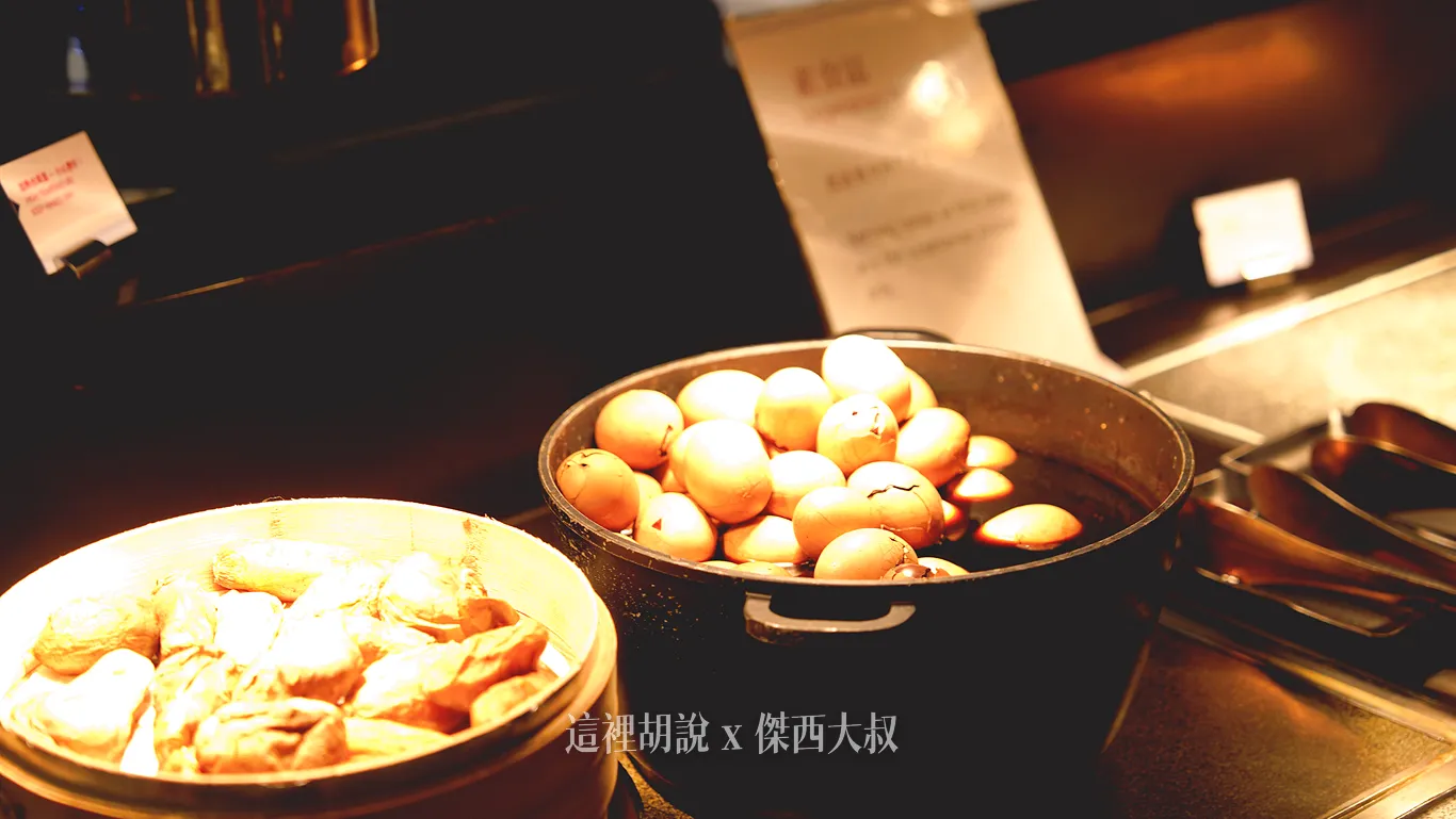 備有茶葉蛋（非常受到歡迎）以及烤地瓜
