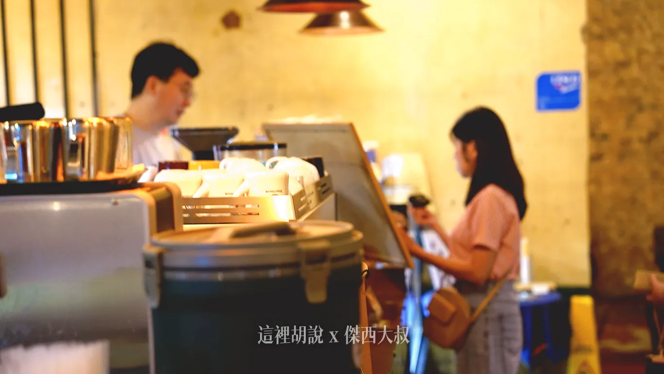 取餐區域還是非常的現代 取餐區域還是非常的現代