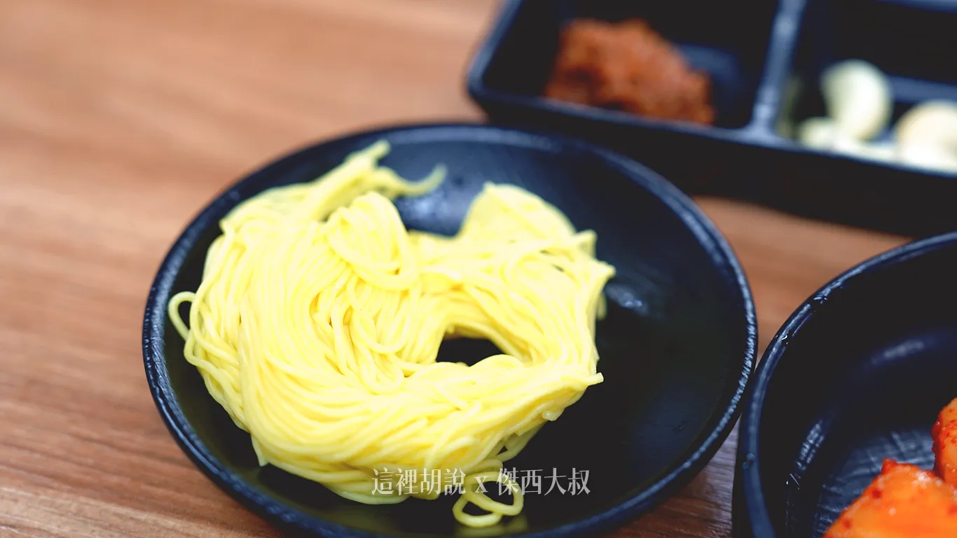 這間還算是非常傳統有給一小盤素麵
