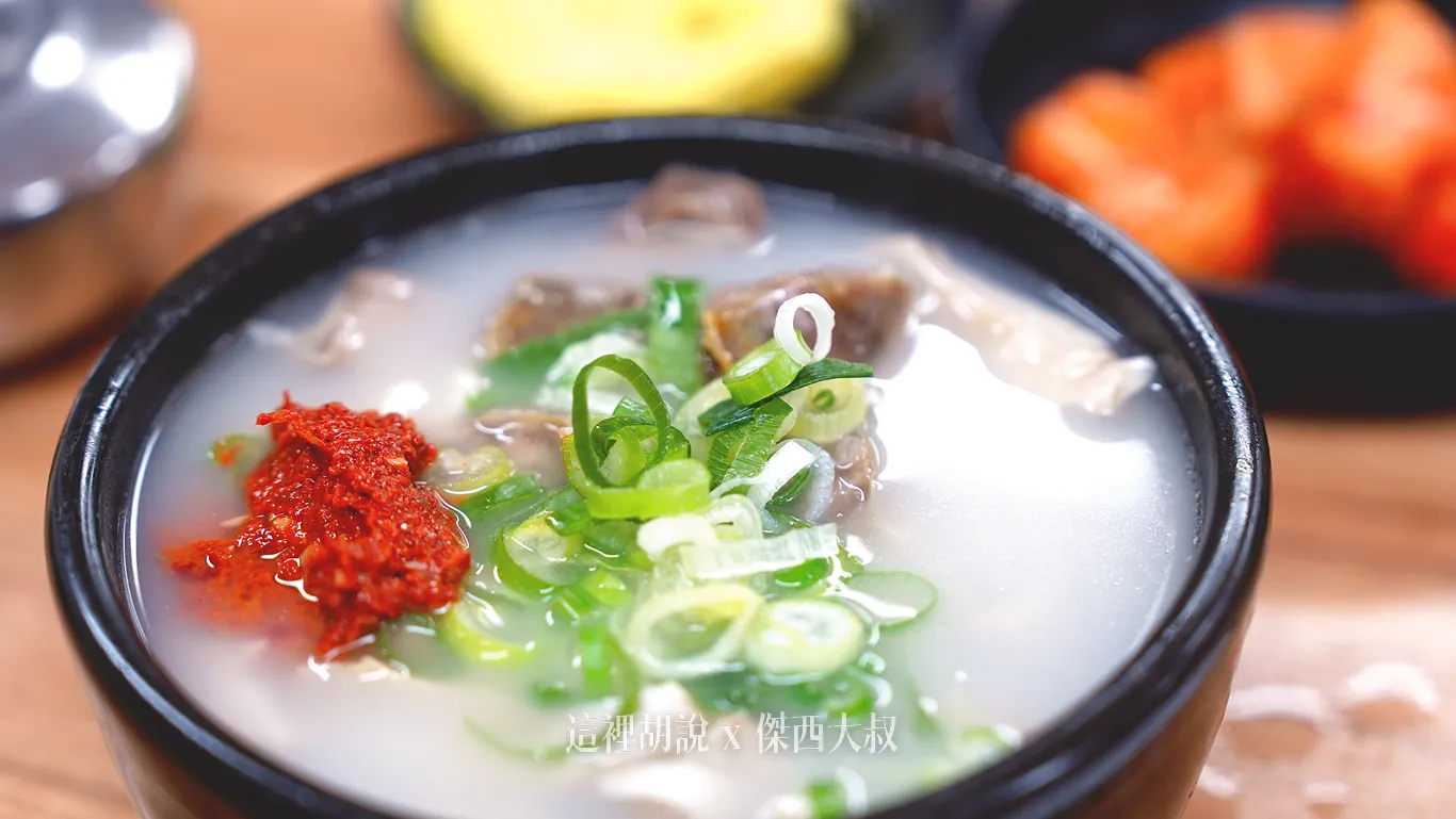 豬肉湯飯，不知道是不是因為深夜吃到的這鍋的問題（但也不應該）