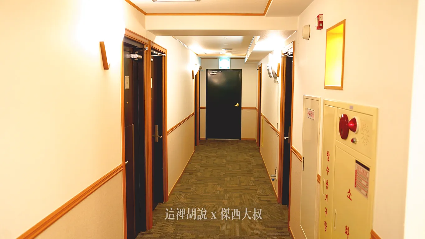 我是不知道他們怎麼達到這樣的一致性的，根本就是一模一樣