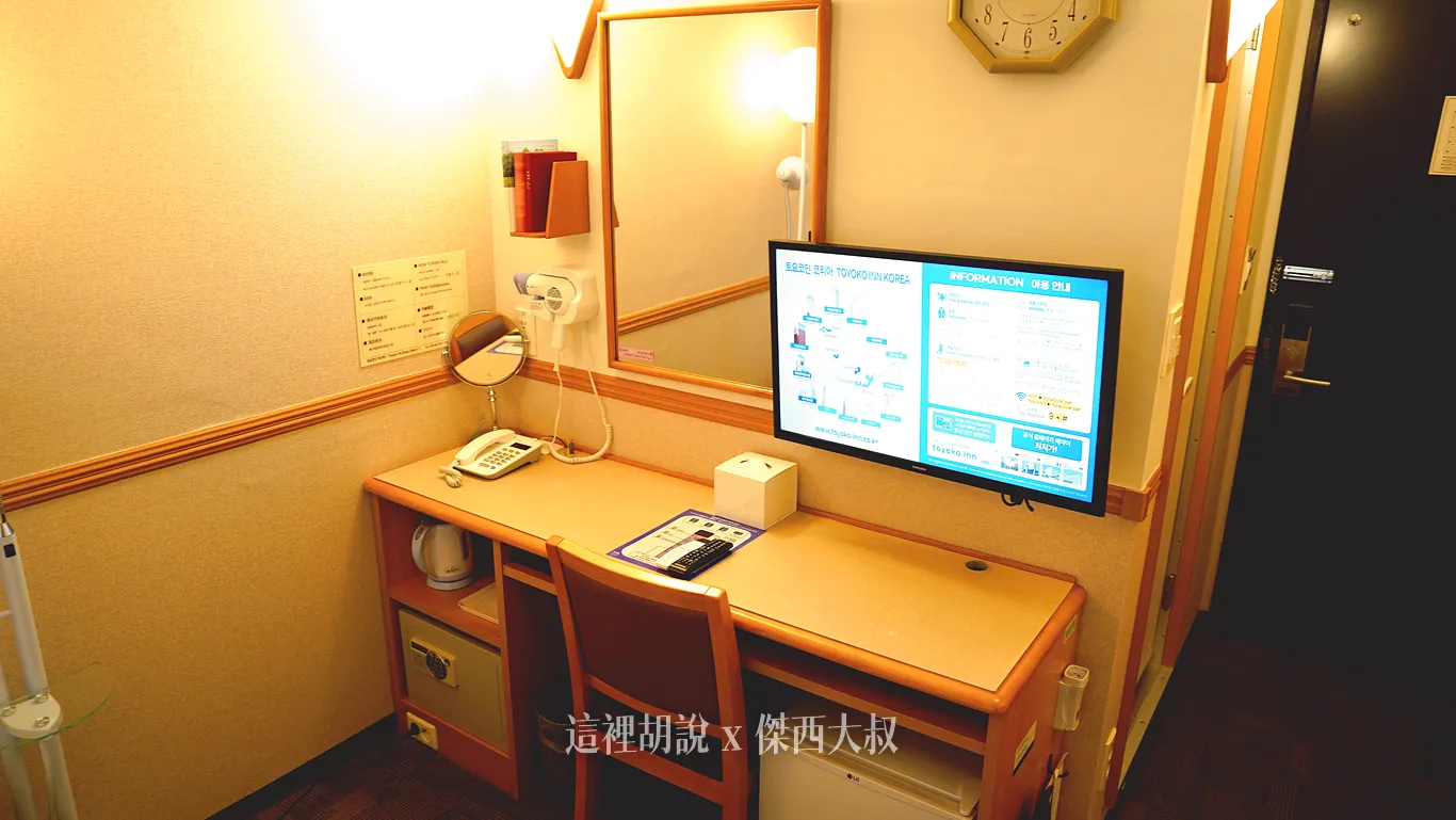 電視設置在桌子上（電視兒童很喜歡）
