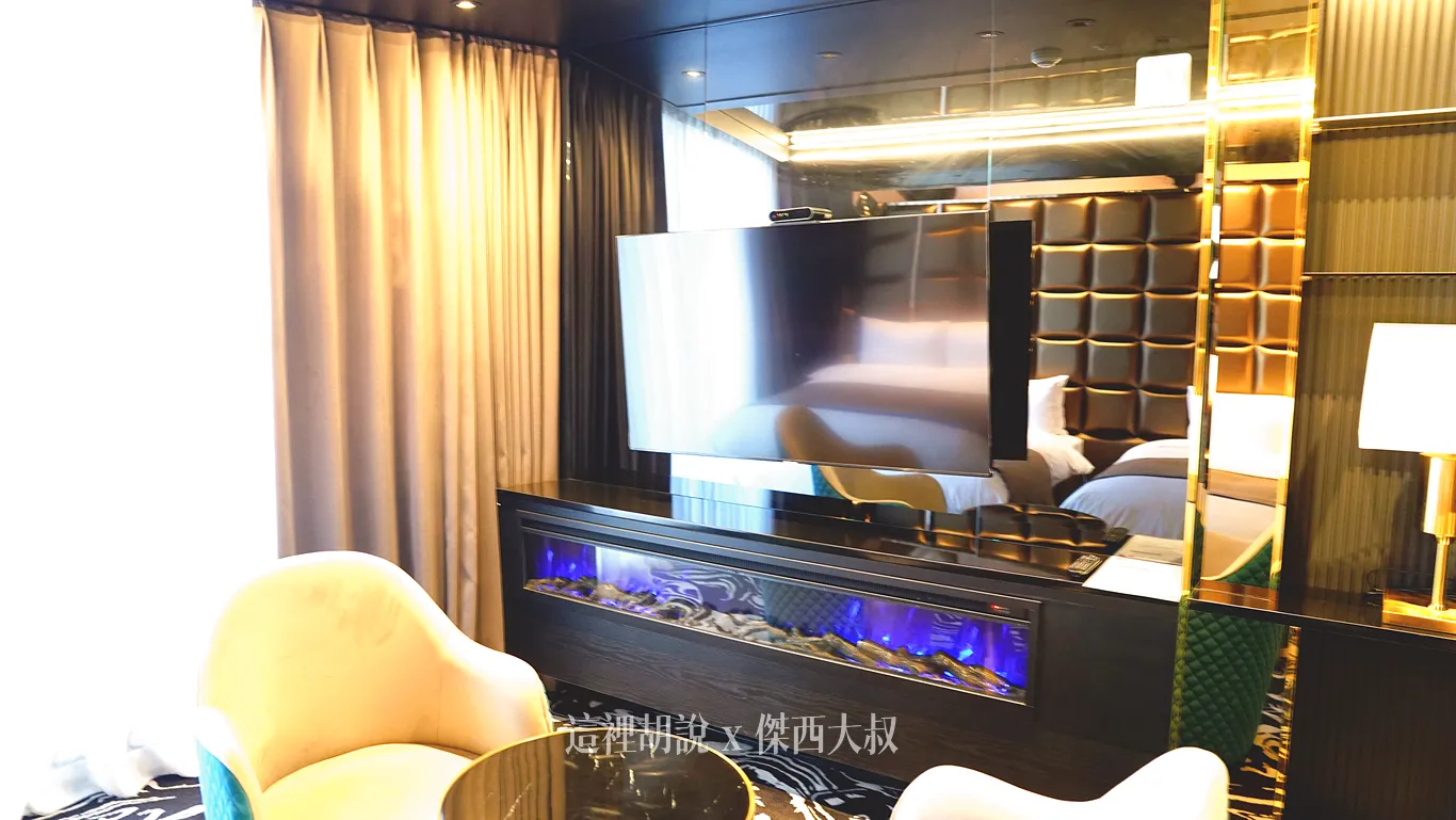 電視的尺寸蠻大的,目測應該是60吋以上,很少飯店給那麼大的尺寸電視 電視的尺寸蠻大的,目測應該是60吋以上,很少飯店給那麼大的尺寸電視