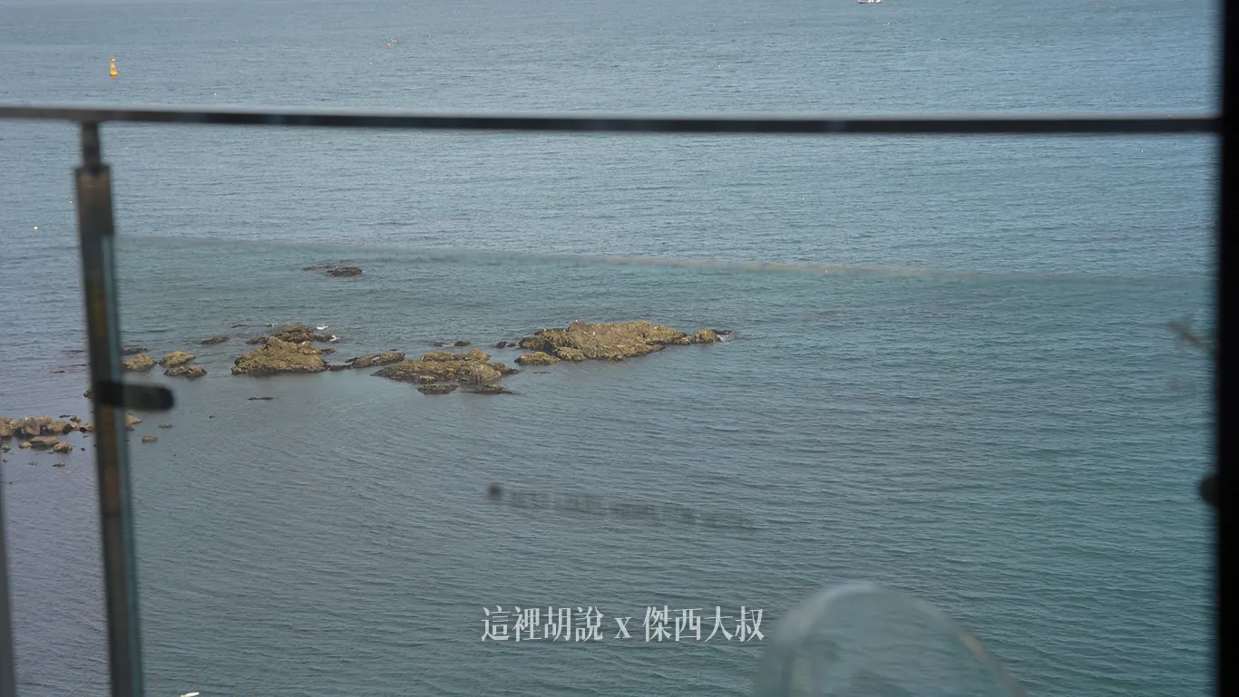 海岸邊的礁石 海岸邊的礁石