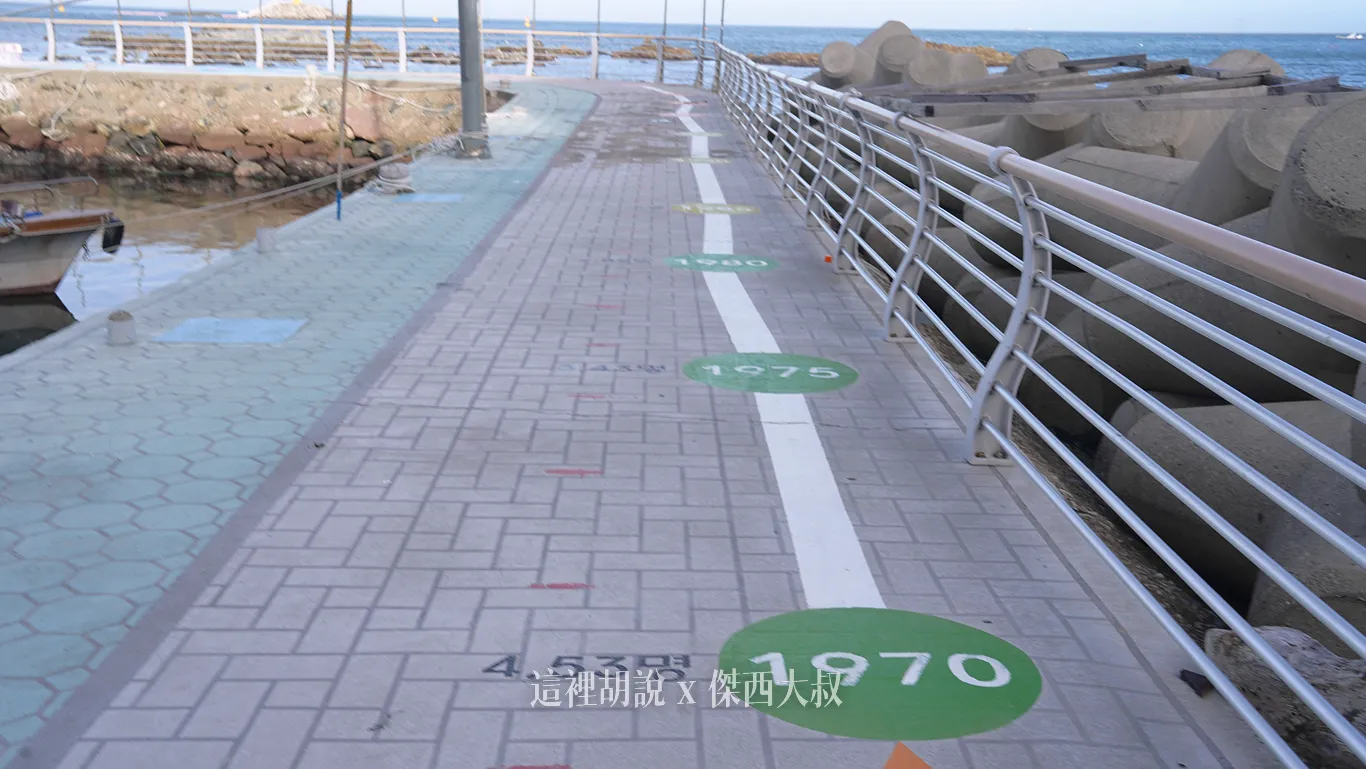 沿路上面寫的數字則是每年的生育數字