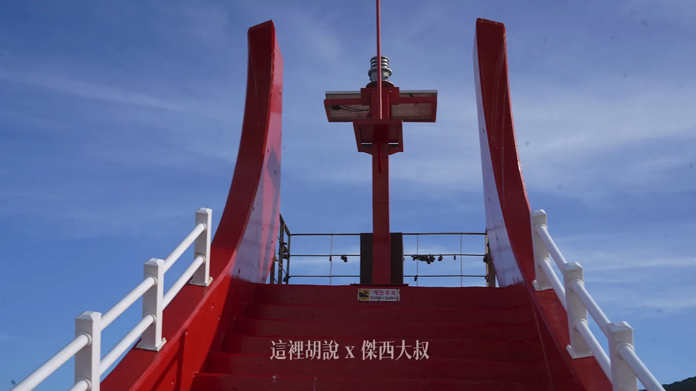機張西岩港 奶瓶燈塔 / 拉麵圖書館 / 有賣釣魚配件的GS25 便利商店 / 小名產店 - 這裡胡說 JL TALKS