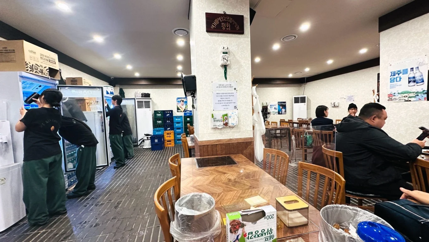 釜山西面 柳樹家 馬鈴薯豬骨湯 加了韓國南部特有土霍香葉 解膩超美味（附菜單/交通攻略） 新增二訪記錄：柳樹家 2026 新店 最新