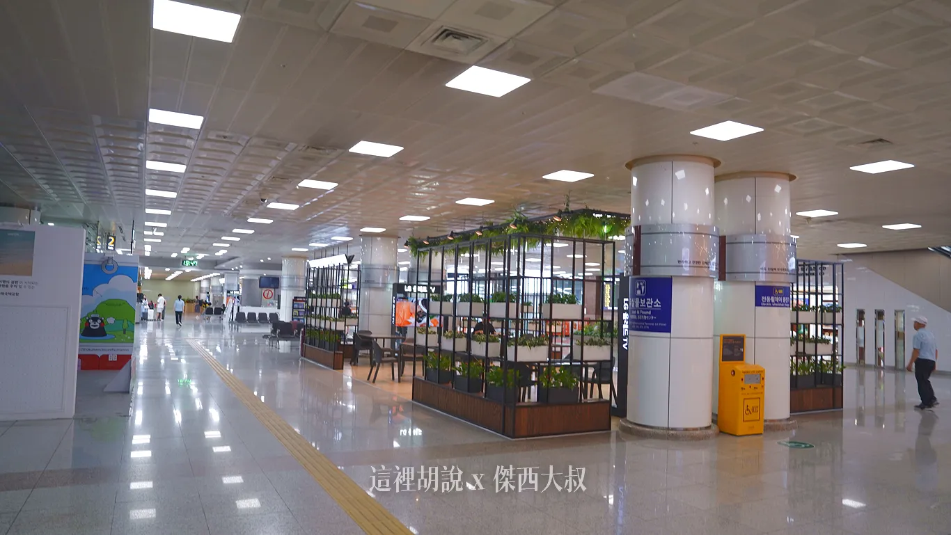釜山金海國際機場 國內線大樓 抵達大廳、出發大廳：抵達大廳