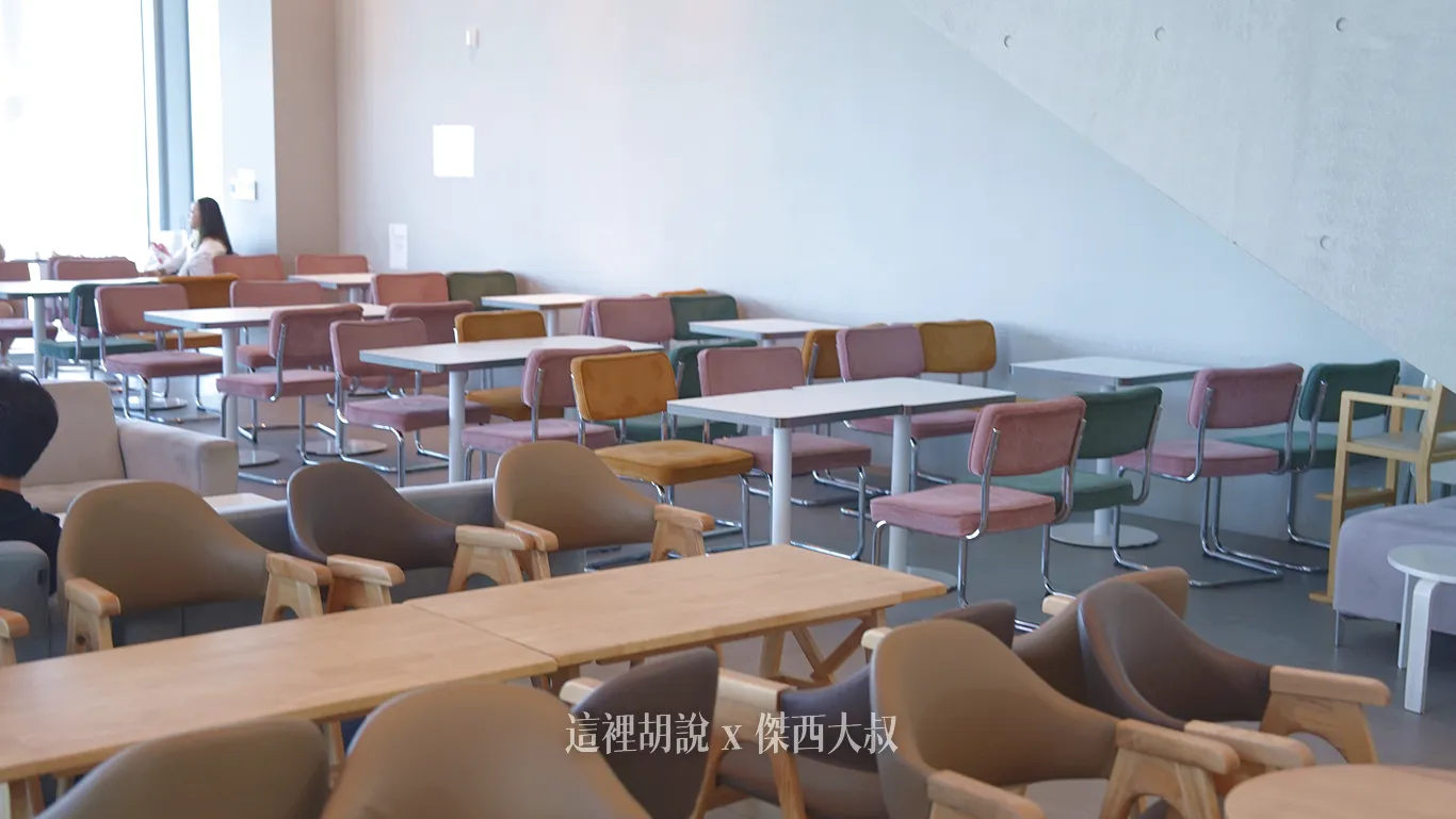 釜山機張 松亭 CORALANI 咖啡 無敵海景、斜坡觀海平台，讓你在海岸礁石上徹底放空！ - 這裡胡說 JL TALKS
