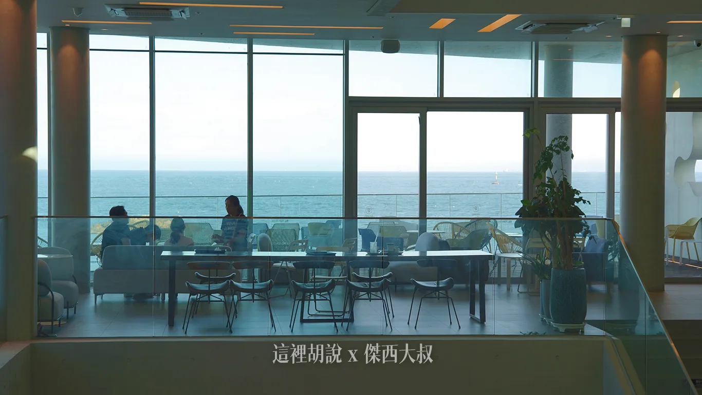 也有這樣的長桌適合大團體一起聊天