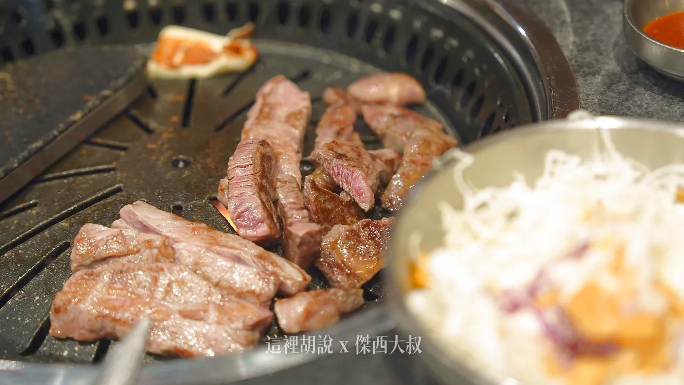 烤好的牛小排