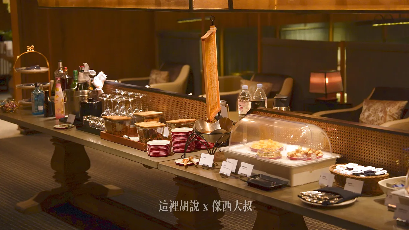 中央的輕食區域