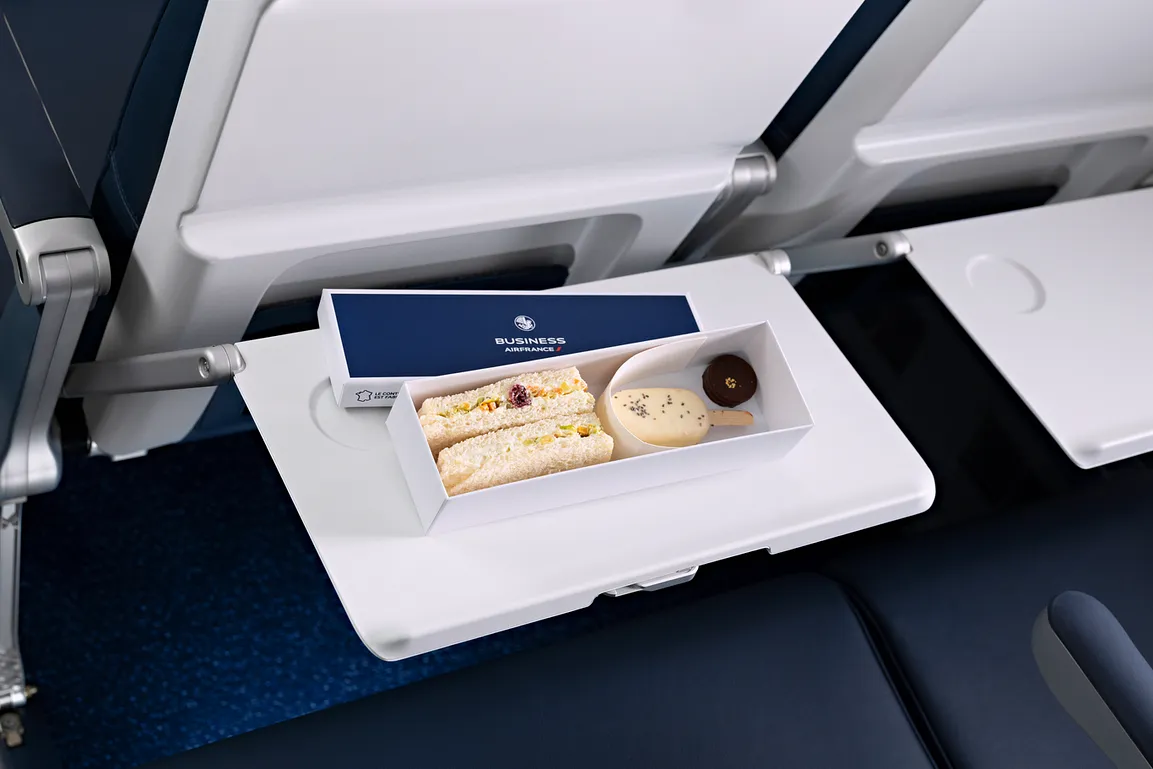法國航空 (Air France) 啟動其Embraer 190新客艙 - 這裡胡說 JL TALKS