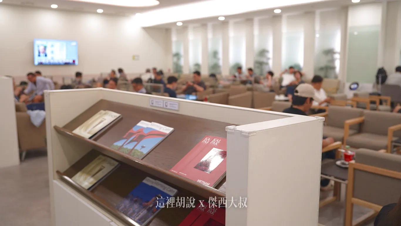 空間真的不大，就你看到這樣下面有其他角度的照片